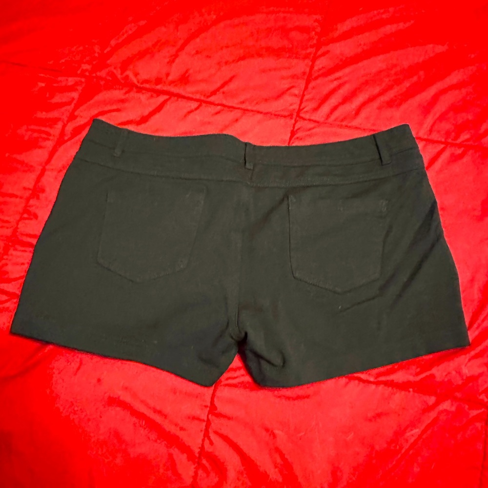 Women’s plus size stretchy black shorts